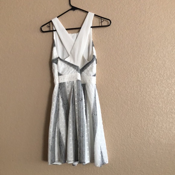 Adeline Rae Size Xs white lace dress with black stitching - Picture 3 of 8